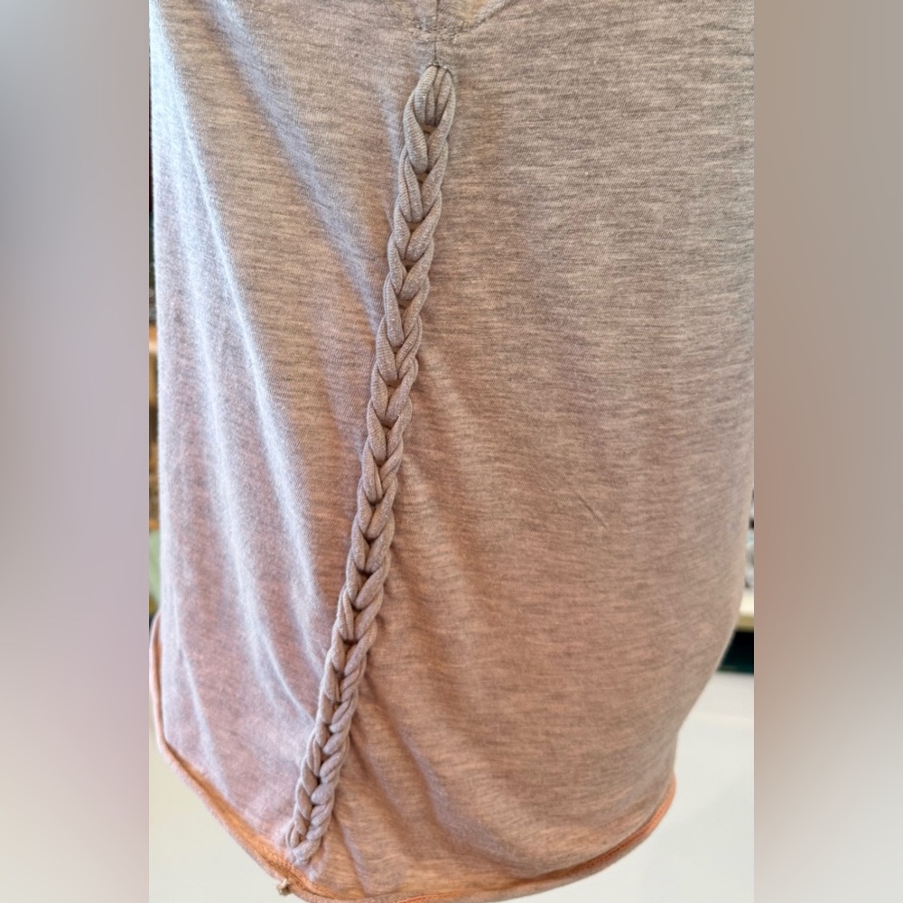 Pam & Gela ombré Heather Gray to salmon V-Neck Top - Picture 3 of 6